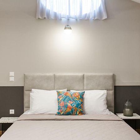 Step One | Luxury Suites Right In The Heart Of Acropolis Next To Metro Station Atena Exterior foto