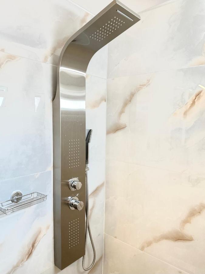 Step One | Luxury Suites Right In The Heart Of Acropolis Next To Metro Station Atena Exterior foto