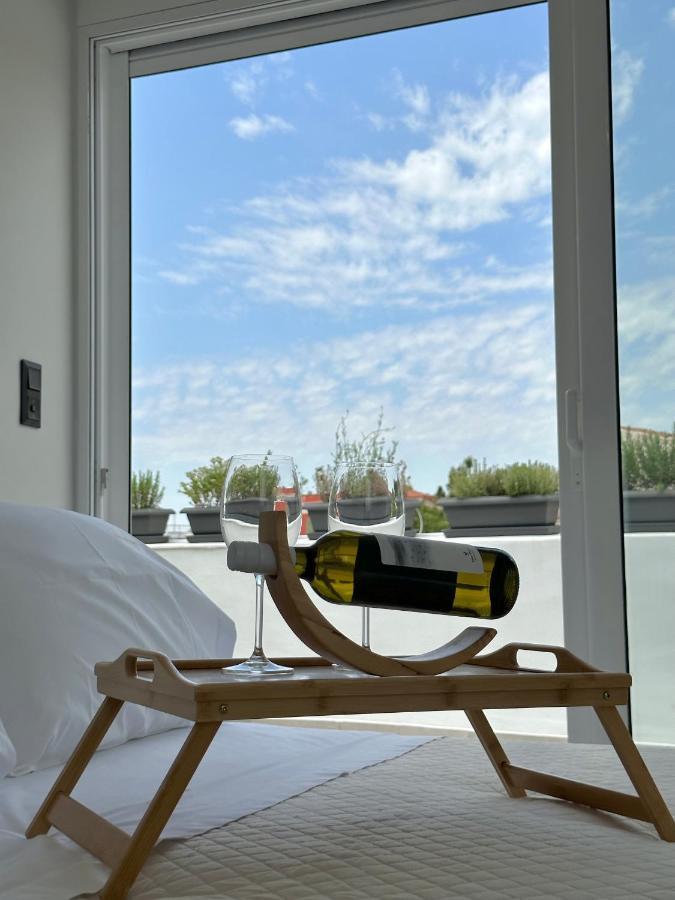 Step One | Luxury Suites Right In The Heart Of Acropolis Next To Metro Station Atena Exterior foto