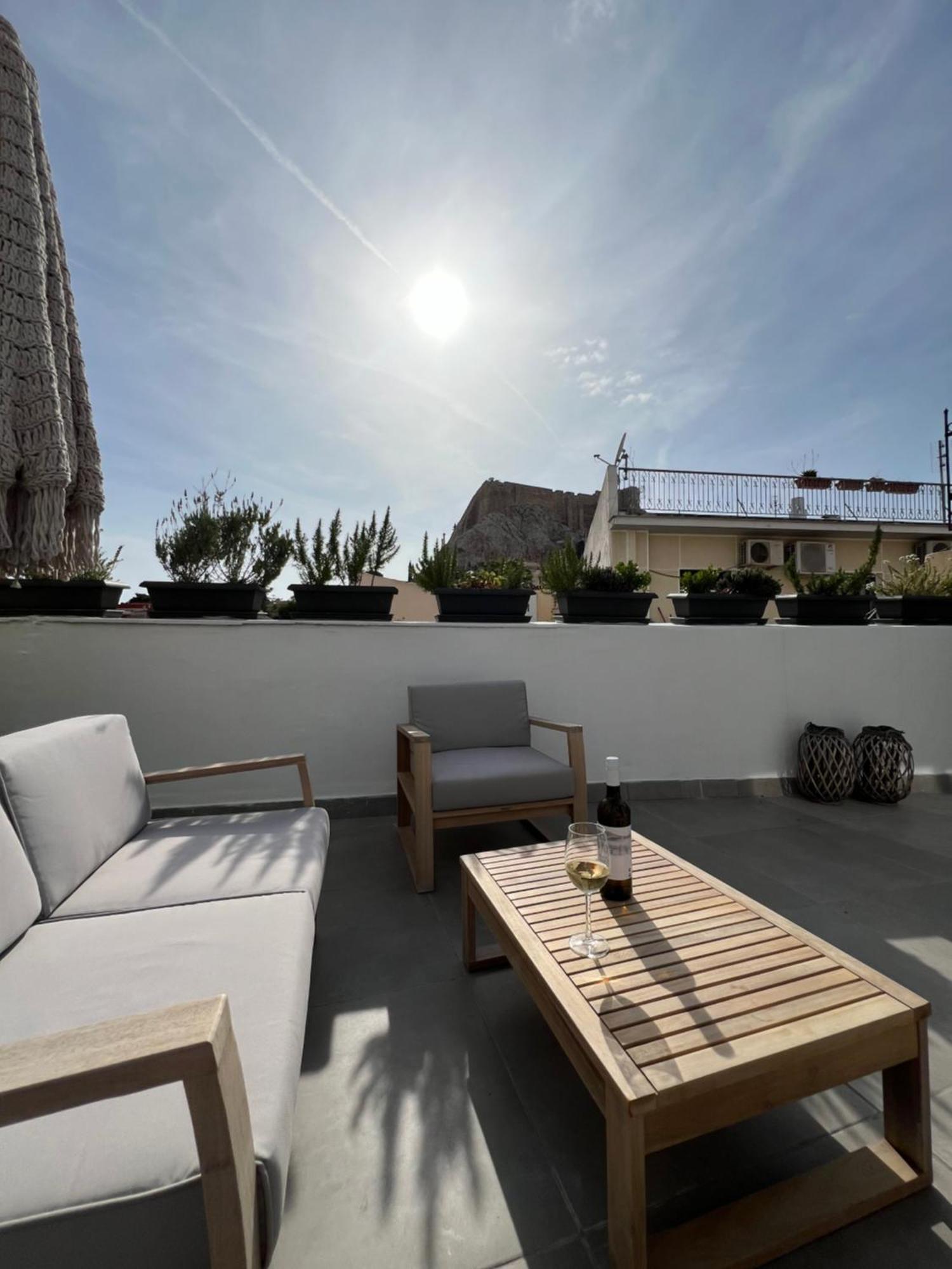 Step One | Luxury Suites Right In The Heart Of Acropolis Next To Metro Station Atena Exterior foto