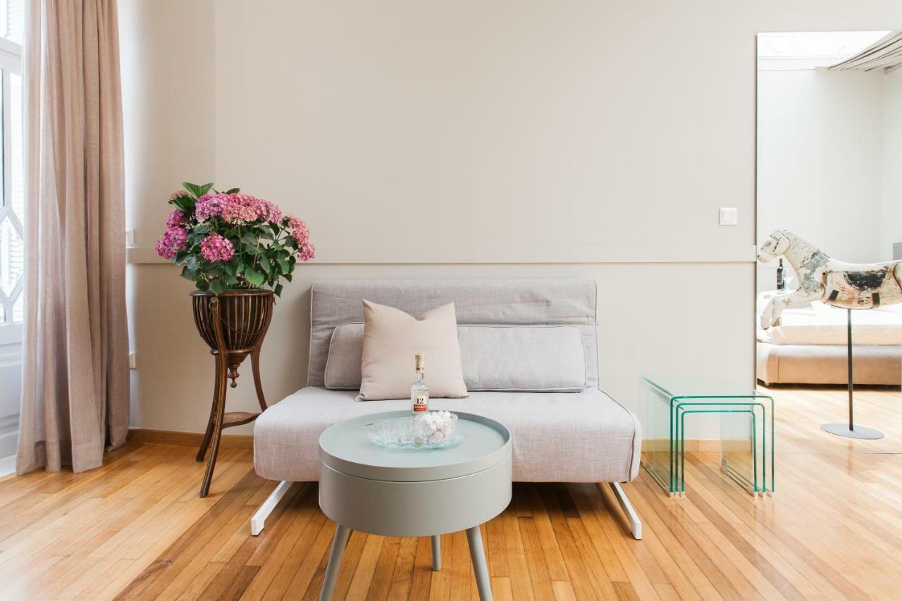 Step One | Luxury Suites Right In The Heart Of Acropolis Next To Metro Station Atena Exterior foto