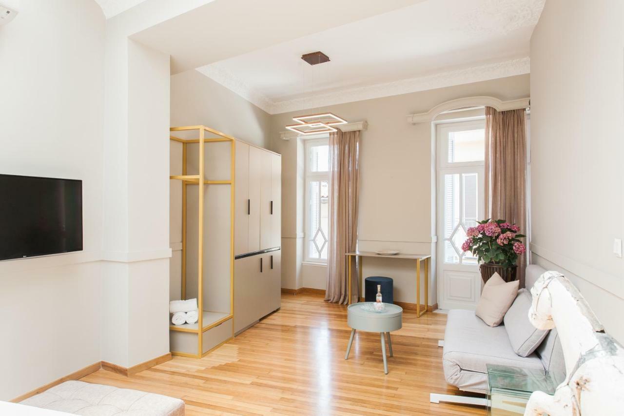 Step One | Luxury Suites Right In The Heart Of Acropolis Next To Metro Station Atena Exterior foto