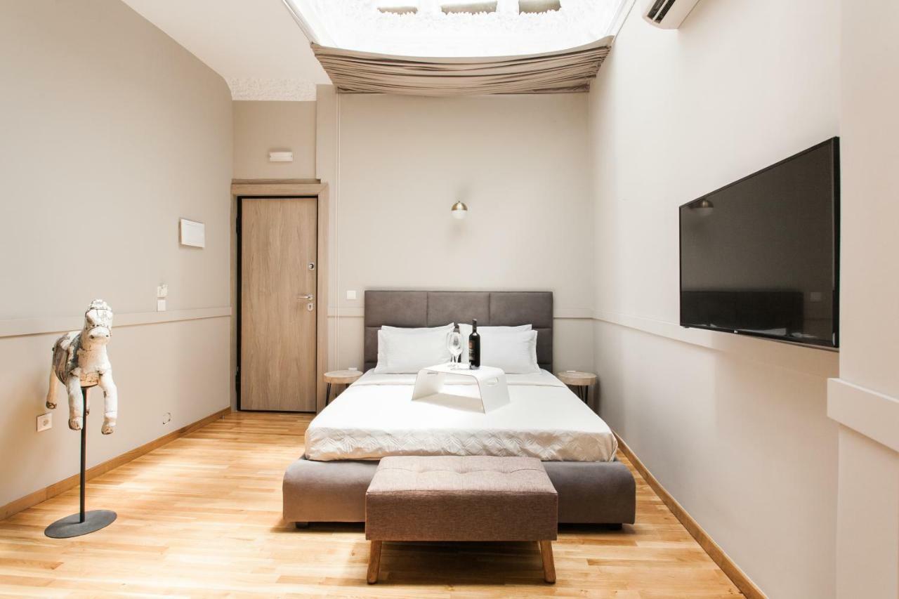 Step One | Luxury Suites Right In The Heart Of Acropolis Next To Metro Station Atena Exterior foto