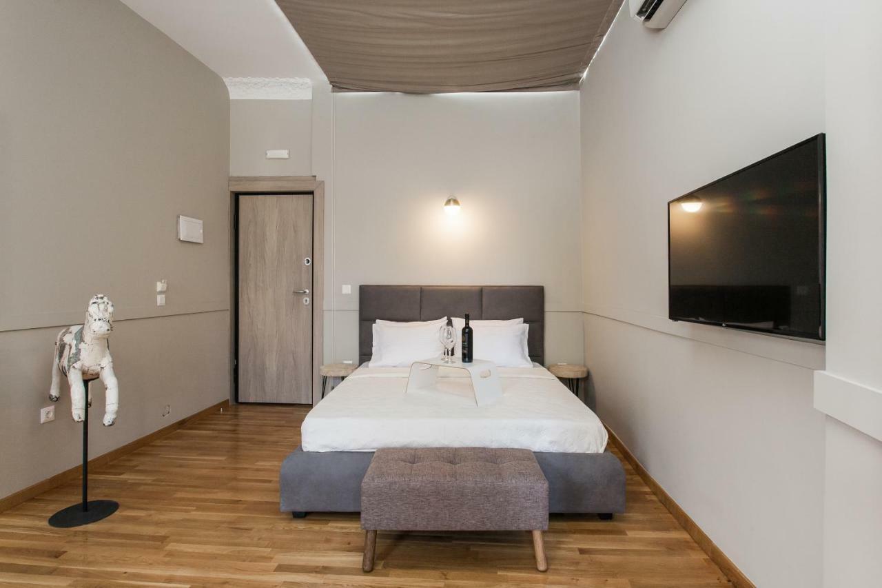 Step One | Luxury Suites Right In The Heart Of Acropolis Next To Metro Station Atena Exterior foto