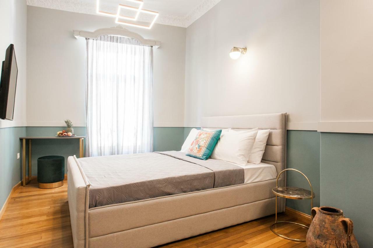 Step One | Luxury Suites Right In The Heart Of Acropolis Next To Metro Station Atena Exterior foto