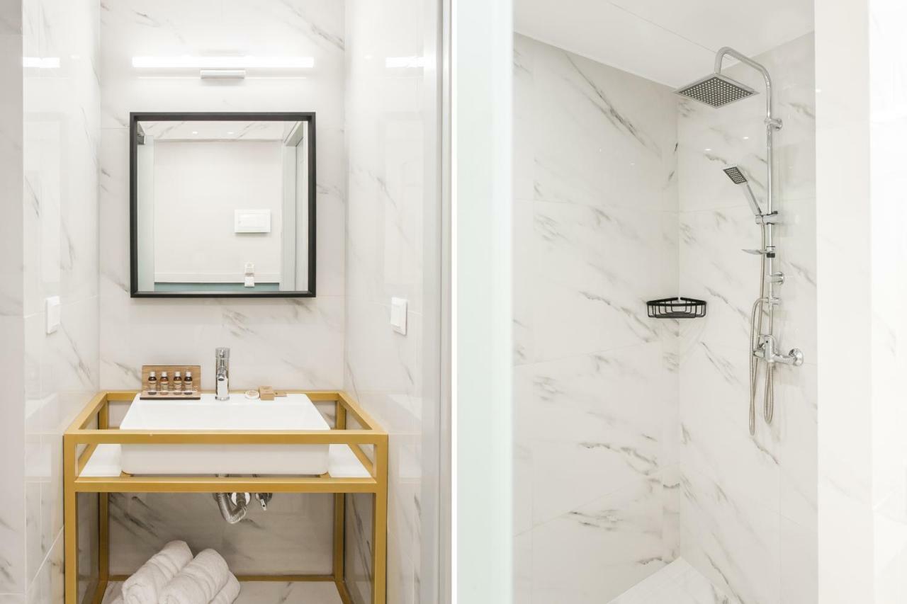 Step One | Luxury Suites Right In The Heart Of Acropolis Next To Metro Station Atena Exterior foto