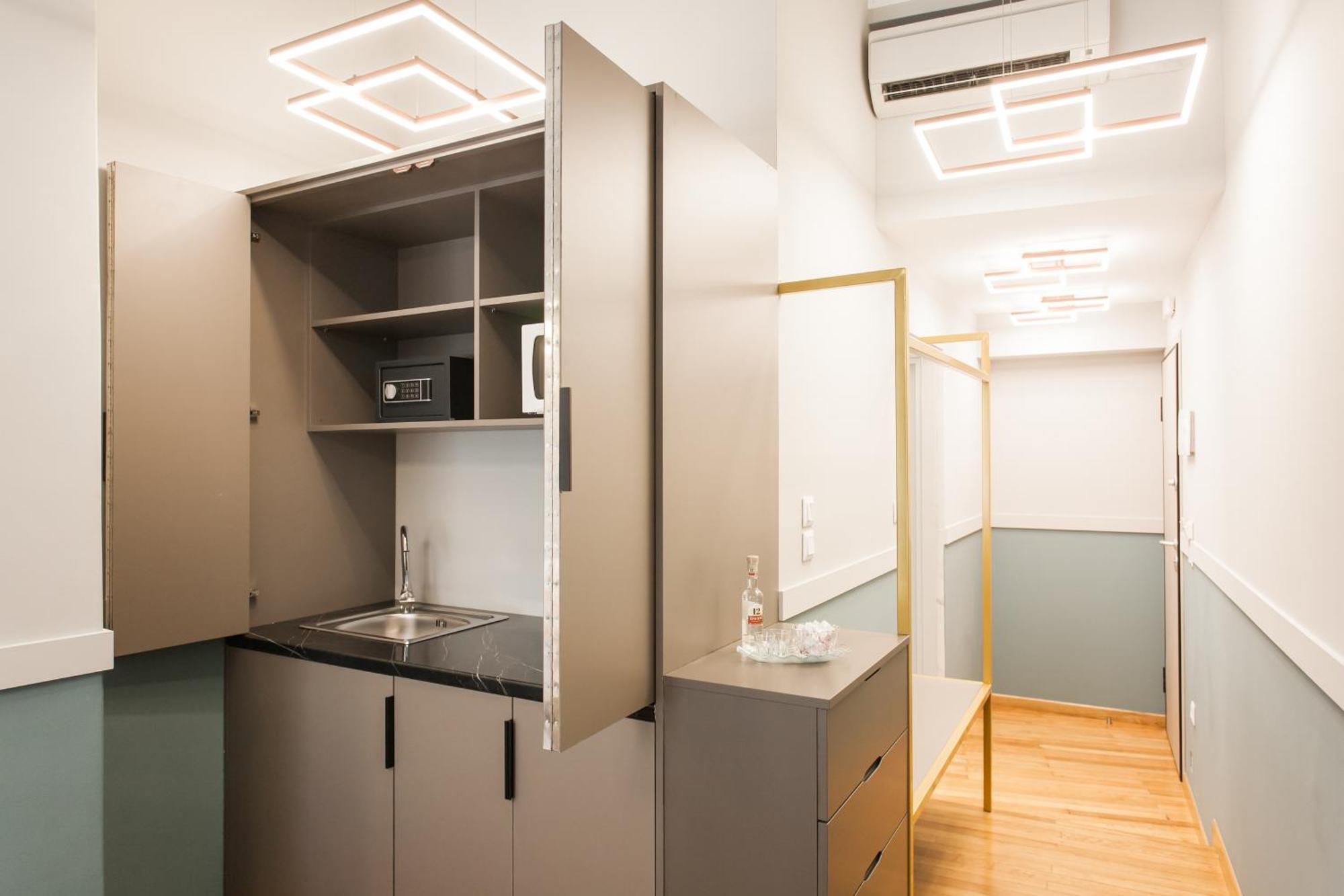 Step One | Luxury Suites Right In The Heart Of Acropolis Next To Metro Station Atena Exterior foto