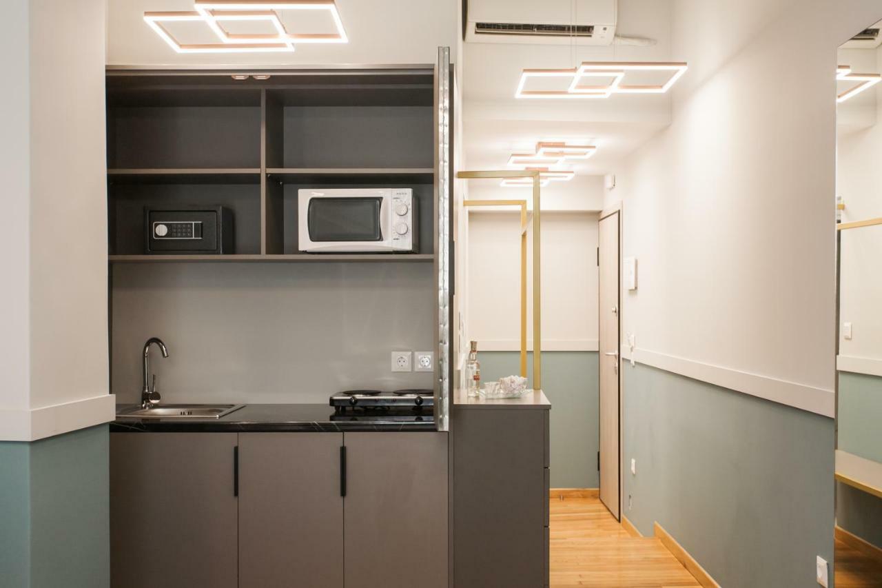 Step One | Luxury Suites Right In The Heart Of Acropolis Next To Metro Station Atena Exterior foto