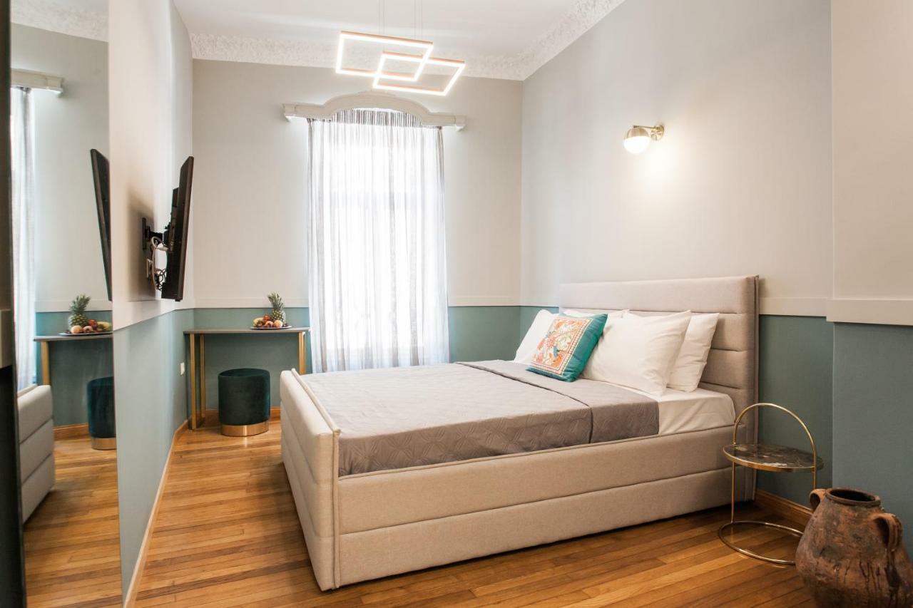 Step One | Luxury Suites Right In The Heart Of Acropolis Next To Metro Station Atena Exterior foto