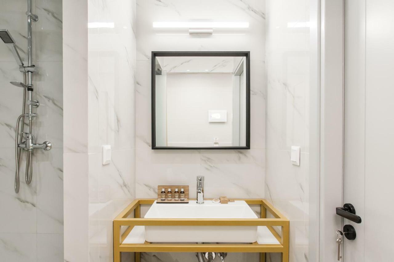 Step One | Luxury Suites Right In The Heart Of Acropolis Next To Metro Station Atena Exterior foto