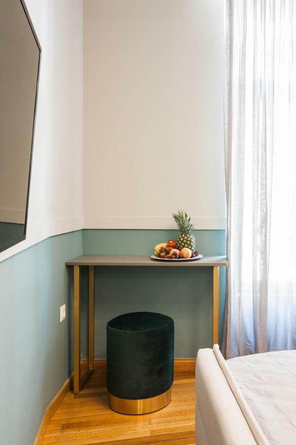 Step One | Luxury Suites Right In The Heart Of Acropolis Next To Metro Station Atena Exterior foto