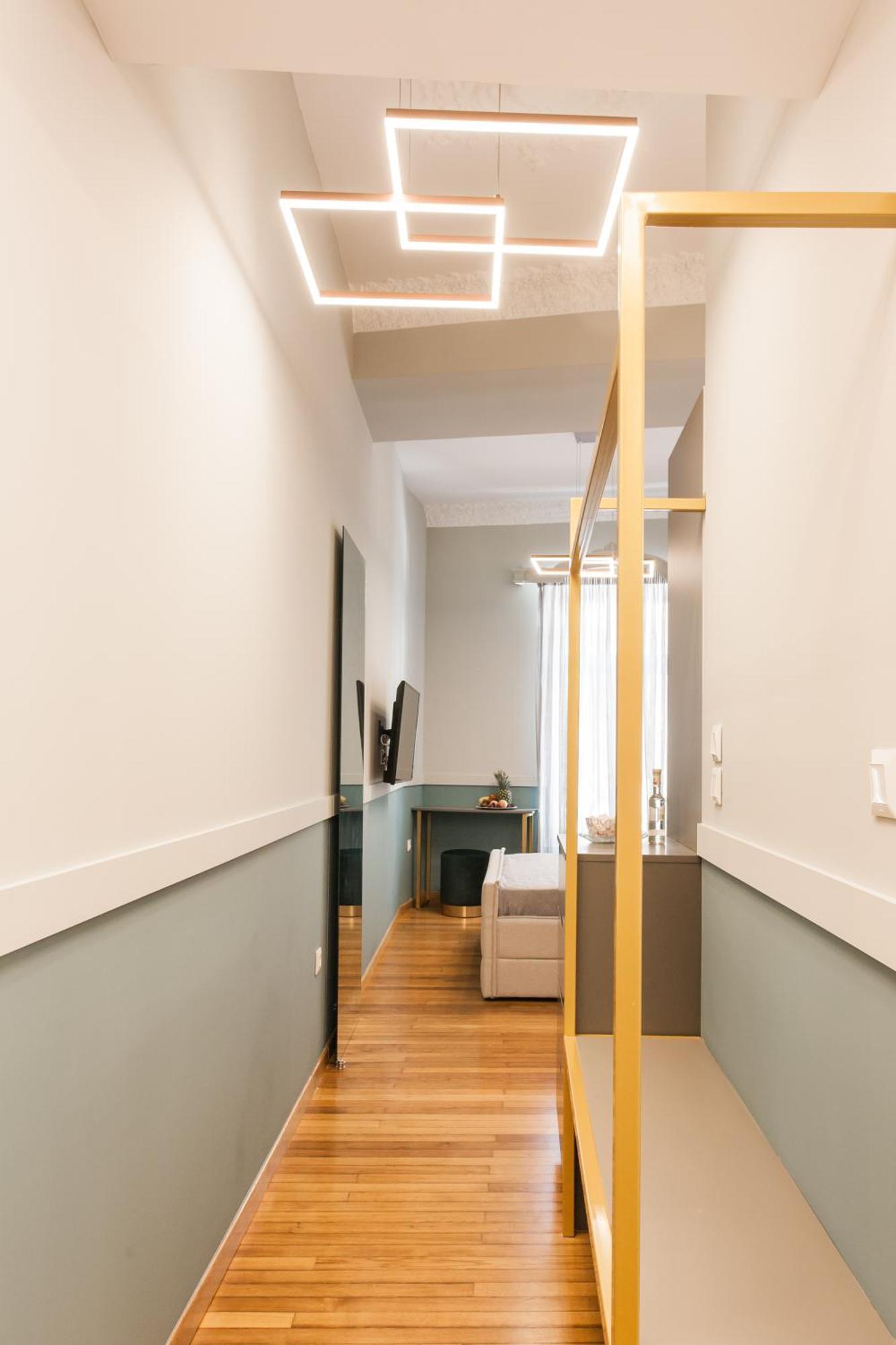 Step One | Luxury Suites Right In The Heart Of Acropolis Next To Metro Station Atena Exterior foto