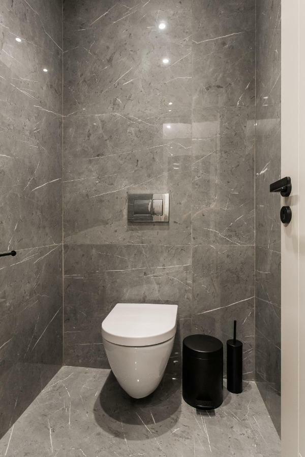 Step One | Luxury Suites Right In The Heart Of Acropolis Next To Metro Station Atena Exterior foto